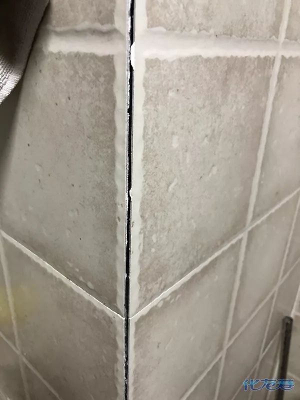 厨房墙砖有空的怎么办(厨房砖空了有什么补救方法) 厨房墙砖有空的怎么办(厨房砖空了有什么补救方法)