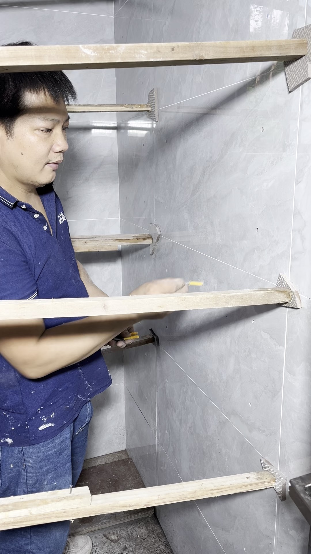 瓷砖空鼓打孔注胶后怎么填孔(瓷砖空鼓打孔时瓷砖开裂了怎么办) 瓷砖空鼓打孔注胶后怎么填孔(瓷砖空鼓打孔时瓷砖开裂了怎么办)